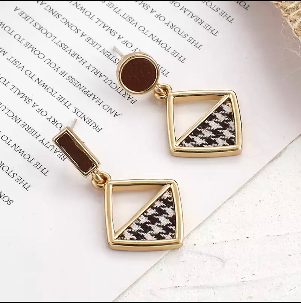 Vintage black whit plaid earring