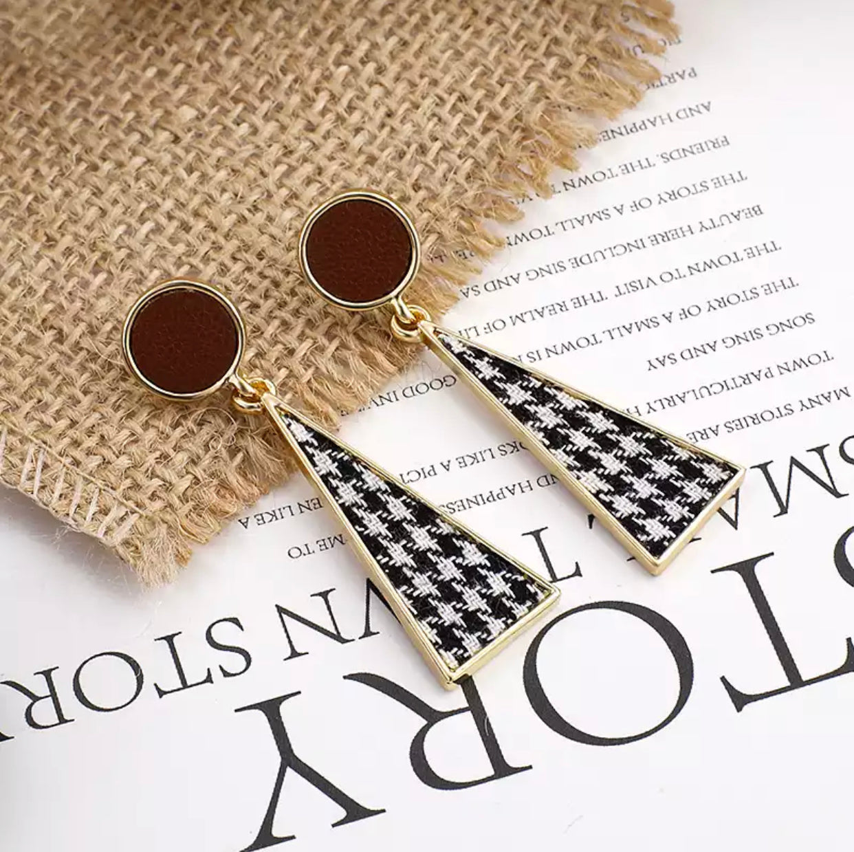 Vintage black whit plaid earring
